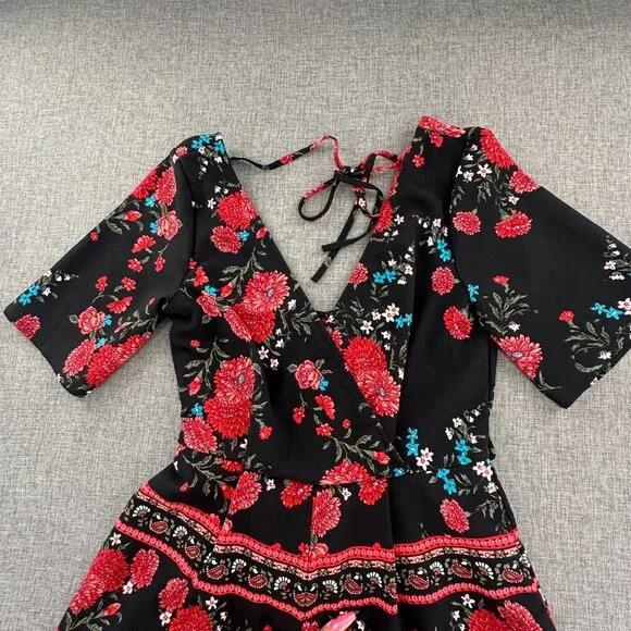 NEW! Miami By Francesca's Romper Small Floral V-Neck Black Red Figure Flattering - Picture 3 of 16